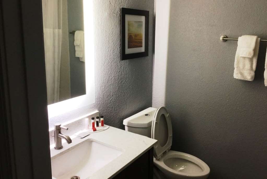 Baymont Inn & Suites Shawnee Bilik gambar