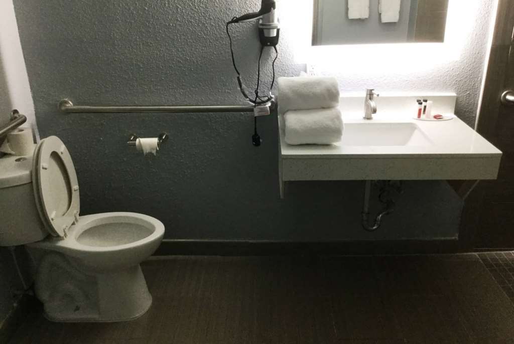 Baymont Inn & Suites Shawnee Bilik gambar