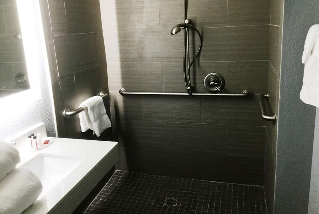 Baymont Inn & Suites Shawnee Bilik gambar