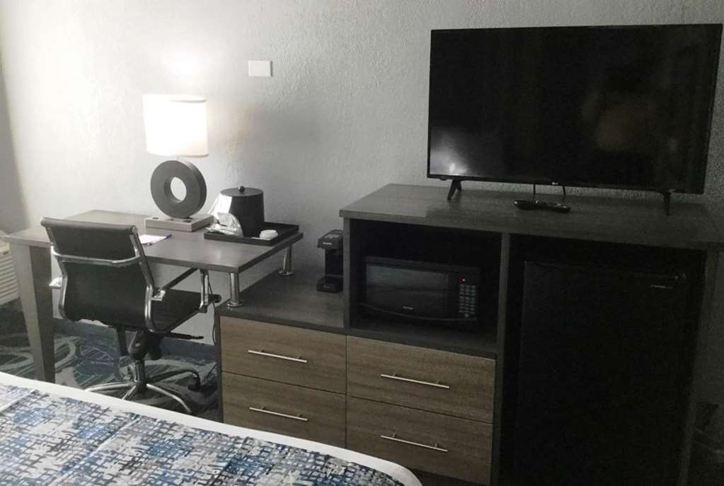 Baymont Inn & Suites Shawnee Bilik gambar