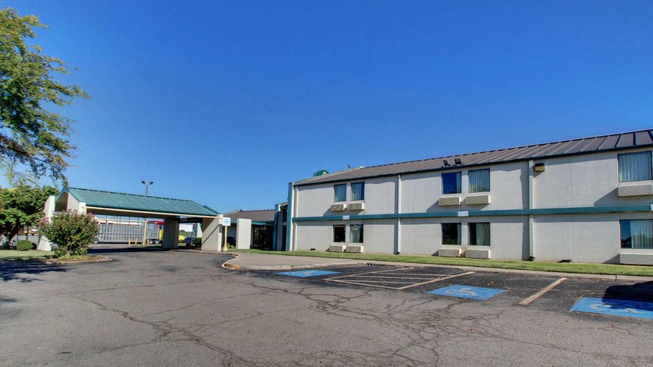 Baymont Inn & Suites Shawnee Luaran gambar