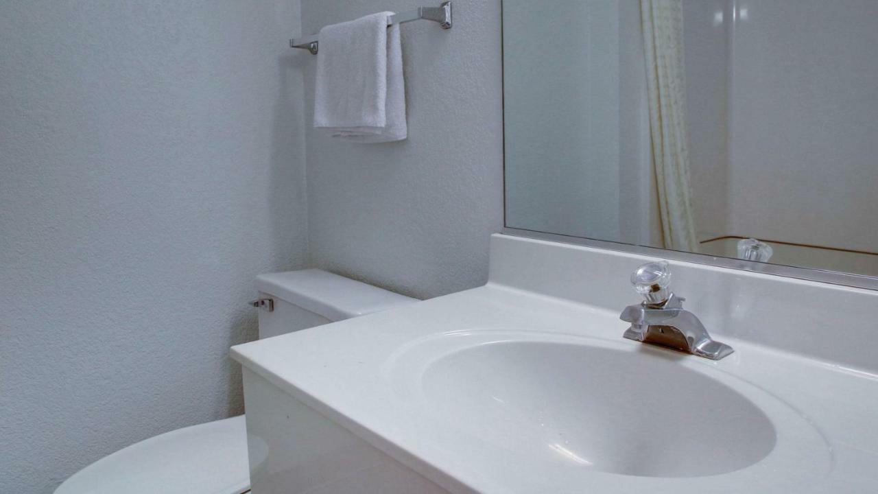 Baymont Inn & Suites Shawnee Luaran gambar